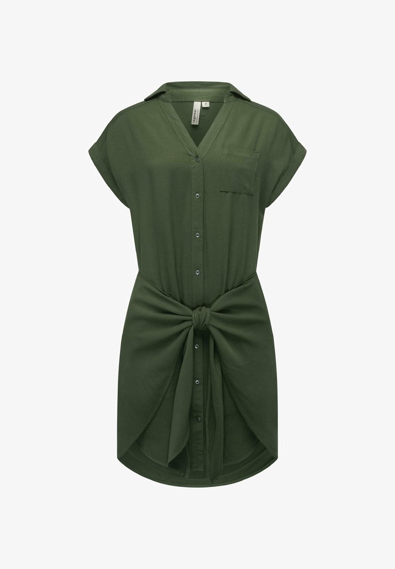 Sukienka do kolan z krótkim rękawem w ciemnozielonym kolorze. Posiada zapięcie na guziki z przodu, kołnierzyk, kieszeń na piersi oraz wiązany detal w pasie. Gładka faktura.