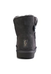 Stivale alla caviglia in suede grigio scuro con rivestimento in finta pelliccia, forma arrotondata, chiusura a bottone sul lato e suola in gomma testurizzata. Accento con logo dorato.