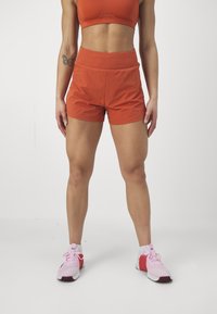 Nike Performance BLISS DF HR 3IN BR - Sport rövidnadrágok - burnt sunrise/reflective silver