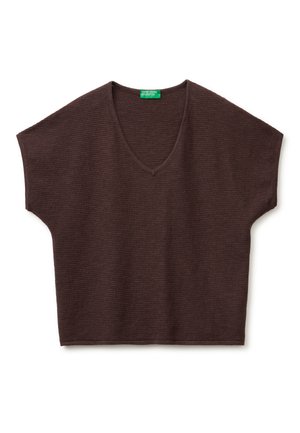 Donkerbruin gebreid topje met korte mouwen, V-hals en losse pasvorm, met een klein groen label bij de halslijn.