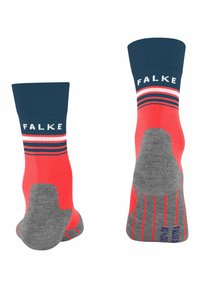 Para skarpetek sportowych z granatowymi mankietami, czerwonym ciałem i szarymi wyściełanymi podeszwami, z logo "FALKE" oraz czerwonymi paskami na spodzie.