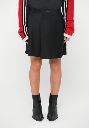 Posizione in classifica 12: GmbH - QALBI UNISEX - Shorts