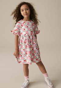 Next SHORT SLEEVE   - Haljina od žerseja - pink blue cherry gingham
