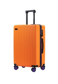 Hard shell koffer in fel oranje met verticale groeven, zwarte uitschuifbare handgreep, ritsen en paarse wielen.