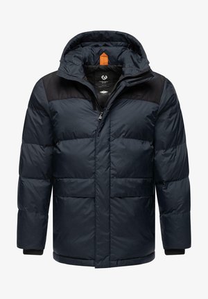Giacca imbottita di un blu navy scuro con una parte superiore nera, cappuccio, zip frontale e due grandi tasche. Presenta un ulteriore dettaglio arancione sul colletto.
