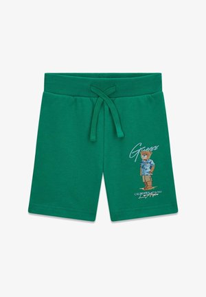 Pantalones cortos verdes para niño pequeño con cintura elástica y cordón, con un oso con ropa casual y el texto "Guess California Est. 1981" en la pierna.