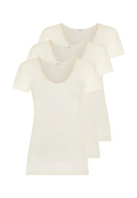 Tre T-shirt a maniche corte, con scollo rotondo, di colore crema chiaro. Realizzate in tessuto morbido con una superficie liscia, presentano un design semplice.