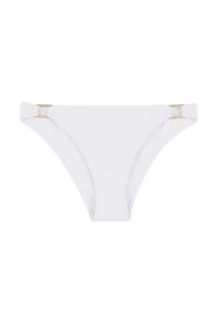 Bas de bikini blanc avec une texture lisse, mettant en valeur des accents en métal doré sur les côtés et une taille basse. Design simple et minimaliste.