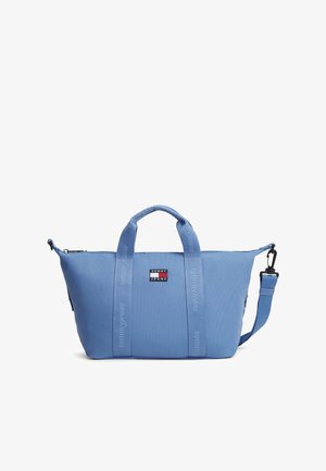 Ανοιχτό μπλε τσάντα duffel Tommy Jeans με διπλές λαβές και ρυθμιζόμενο ιμάντα ώμου, με μικρό ορθογώνιο λογότυπο στο μπροστινό μέρος.