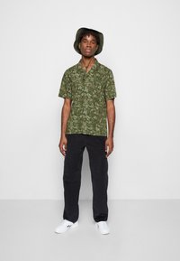 Levi's® CLASSIC CAMPER - Camisa - mossy green