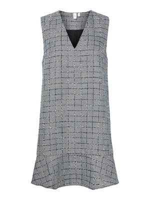 Ärmelloses graues Kleid mit Karomuster, V-Ausschnitt und ausgestelltem Saum, mit schwarz-weiß kariertem Muster und leichter Textur.