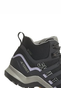 Adidas Terrex SWIFT R2 MID GORE-TEX - Zapatillas de senderismo - core black/dgh solid grey/purple tint