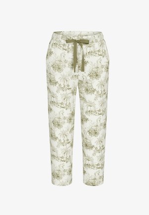 Białe krótkie spodnie z zielonym roślinnym nadrukiem i oliwkowozielonym sznurkiem w pasie.