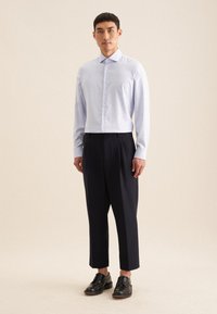 Seidensticker SLIM - Camicia elegante - light blue