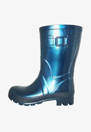 Blauwe rubberen regenlaars met een glanzende afwerking, voorzien van een gestructureerde zwarte zool en decoratieve harnasdetails. Ontwerp tot halverwege de kuit.