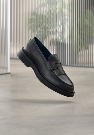 Έξυπνα slip-on παπούτσια - black