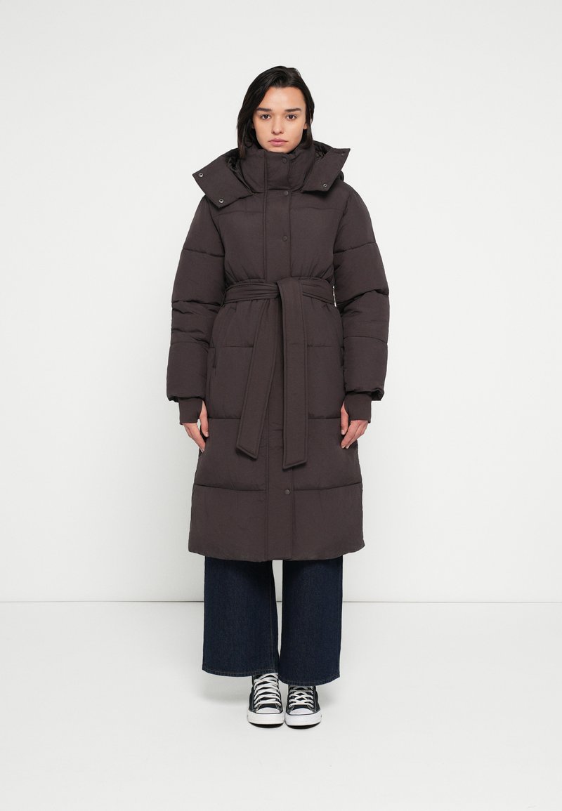 GAP PUFFER TIE WAIST LONG - Zimní kabát - terra brown
