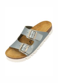Sandal in pelle grigia con due cinturini regolabili, fibbie silver e un sottopiede imbottito marrone. Suola in gomma bianca con trama antiscivolo.