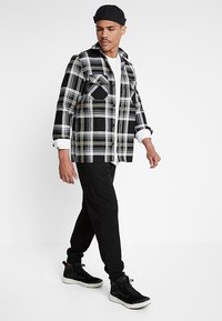 Carhartt WIP BASE - Langærmet T-shirt - white/black