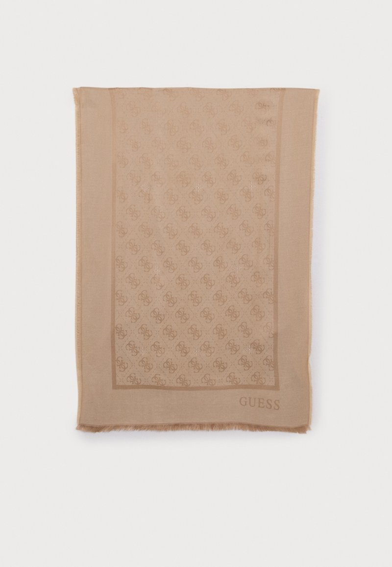 Écharpe beige avec un motif répétitif subtil du logo et le texte « GUESS » dans le coin, avec des bords à franges sur un fond uni.