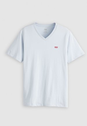 T-shirt en coton bleu clair avec un col en V et des manches courtes, ornée d'un petit logo rouge Levi's sur la poitrine gauche.