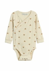 Crème-kleurige baby rompertje met lange mouwen en oranje kersenprint, drukknoopjes aan de voorkant en onderkant, en een kruisover V-halsontwerp.