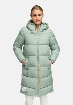 Geacă puffer verde mentă cu glugă, închidere cu fermoar pe față, manșete ribbate, două buzunare laterale și etichetă a mărcii pe partea stângă jos.