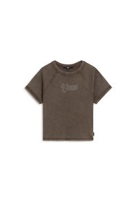Brun bomuld t-shirt med rund halsudskæring og raglanærmer. Har et skridtdesign i rhinsten på forsiden.