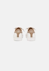 bugatti FERLY - Trainers - beige/white