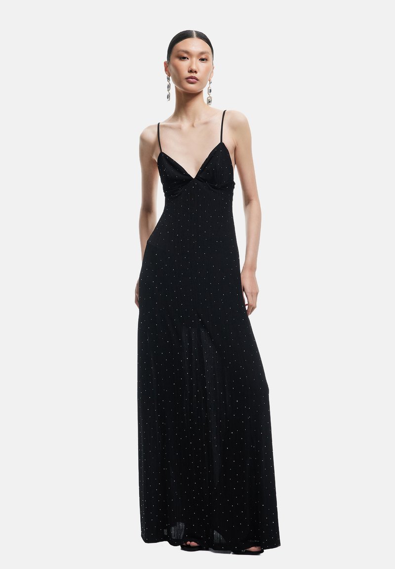 Schwarzes Abendkleid mit tiefem V-Ausschnitt, Spaghetti-Trägern und tailliertem Oberteil. Der Stoff weist ein schimmerndes, mit Perlen verziertes Muster auf.