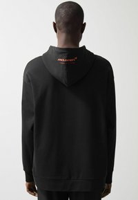 Reiss ZAK MCLAREN F1 TEAM TOGGLE UNISEX - Jersey con capucha - black