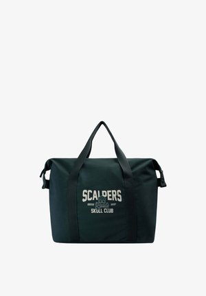 Bolsa de lona negra con asas dobles y texto "Scalpers Skull Club" junto con un logo de calavera impreso en el frente.