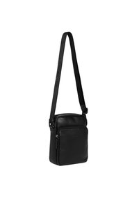 Borsa a tracolla nera in pelle con tracolla regolabile, tasca frontale con zip e texture liscia. Presenta il logo del marchio impresso sulla parte anteriore.