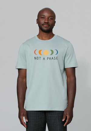 NOT A PHASE - T-shirt imprimé - aloe