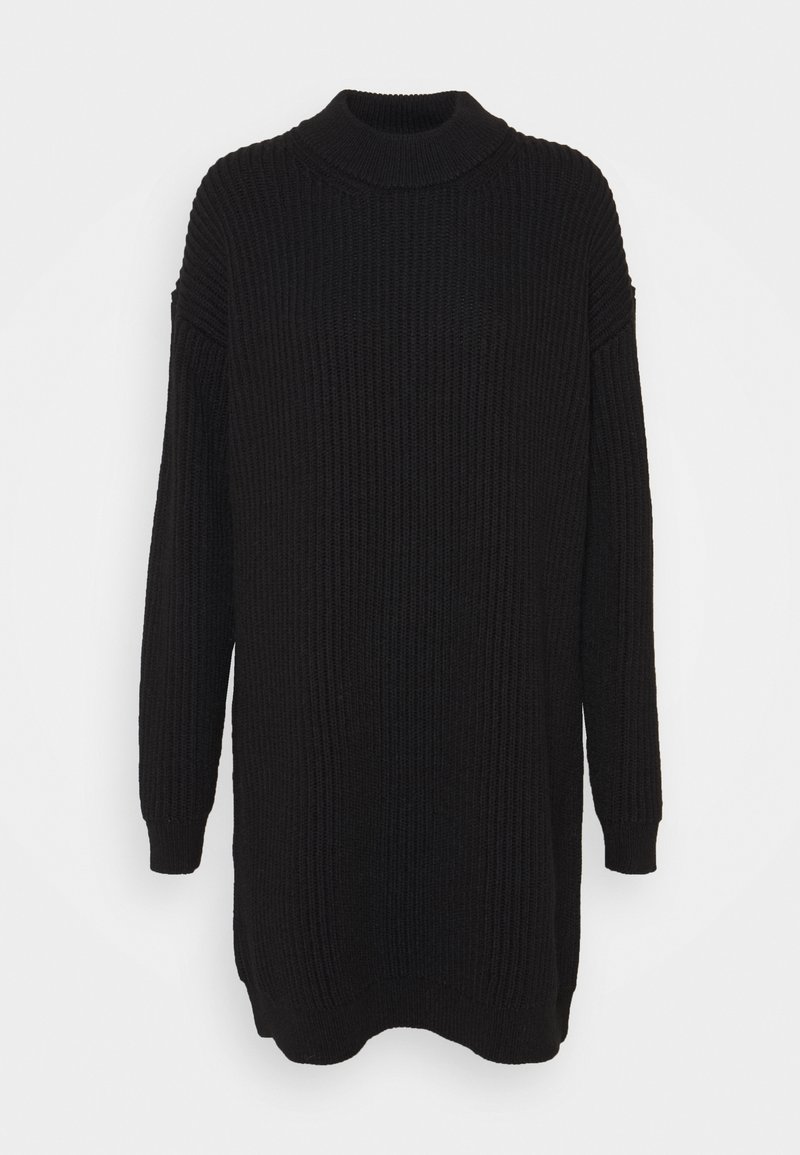 Pull en maille noire avec une texture côtelée, un col rond haut et des manches longues. Dispose d'une coupe décontractée et de petites fentes sur les côtés à l'ourlet.