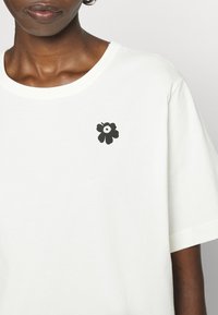 Marimekko ERNA RELAXED - Printtipaita - off white/black