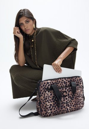 LOLA CASADEMUNT, WOMEN - Funda para portátil - leopard