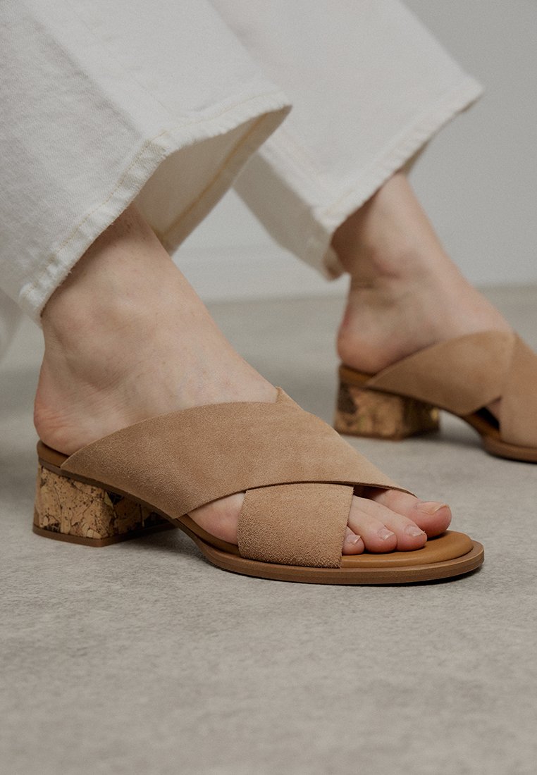 See by Chloé Muiltjes met hak beige