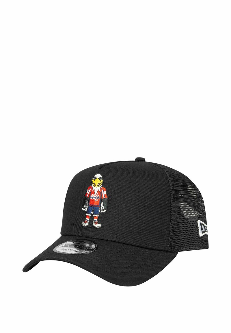 Schwarze Kappe mit Netzrücken, ausgestattet mit einem bunten gestickten Maskottchen in einem roten Trikot, dargestellt mit gelben, blauen und weißen Akzenten.