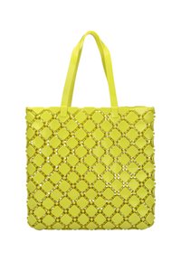 Żółta plastikowa torba tote z plecionym wzorem, z diamentowymi wycięciami i dwoma mocnymi uchwytami. Gładka tekstura i lekka.
