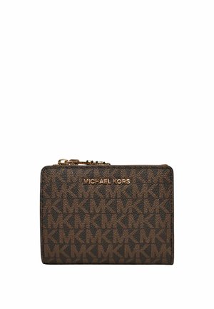 Portefeuille compact marron avec motif répétitif du logo MK et marquage doré Michael Kors sur le devant, fermeture zippée en haut.