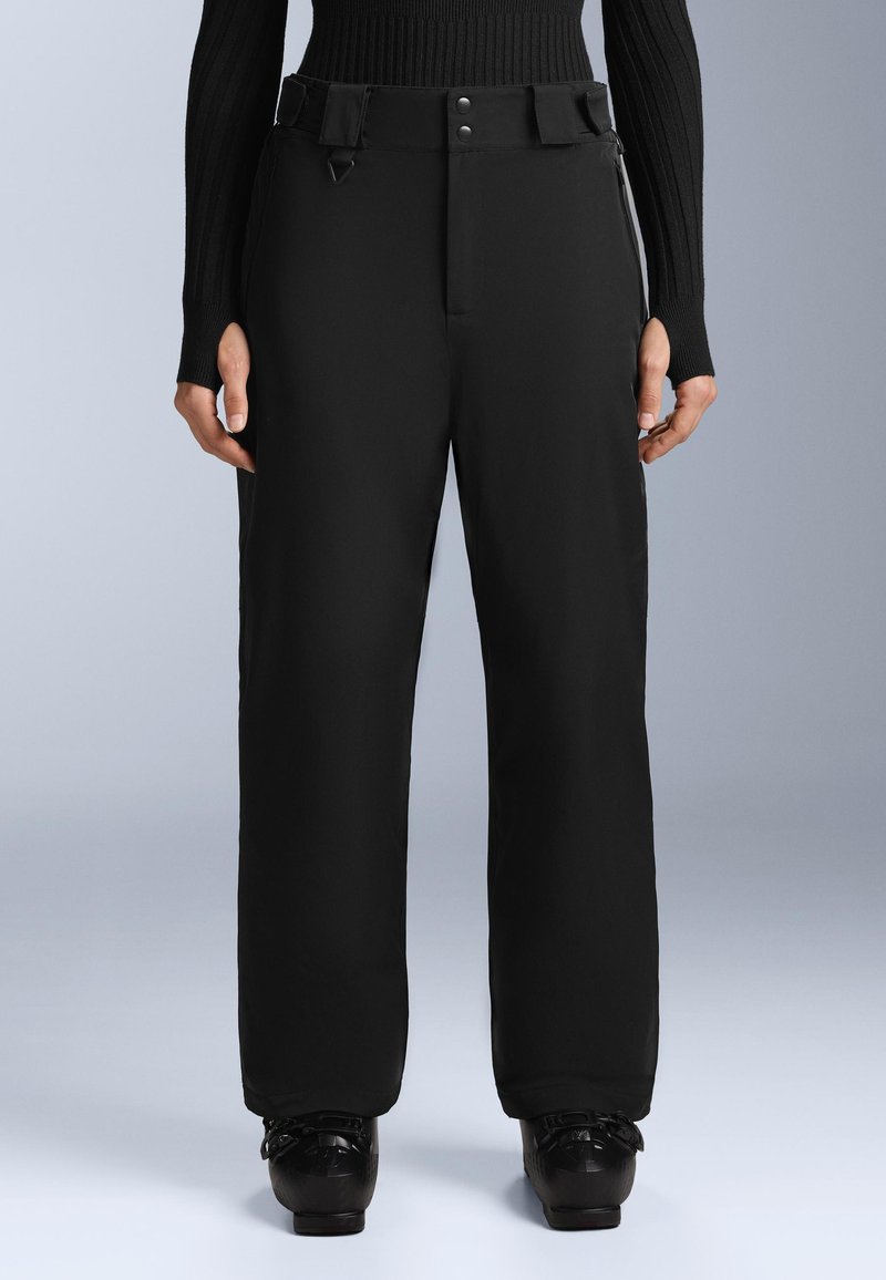 Černé kalhoty s vysokým pasem a širokým střihem, které mají nastavitelné popruhy, patentky a hladkou, strukturovanou látku.