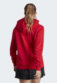 adidas Originals ADICOLOR ESSENTIALS HOODIE - Mikina s kapucí - better scarlet