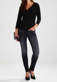 Anna Field Top s dlouhým rukávem - black