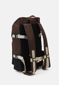 Rains TRAIL CARGO BACKPACK UNISEX - Mochila - frame