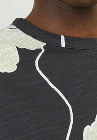 Jack & Jones PREMIUM ALL OVER RUNDHALS - T-shirt med print - night sky