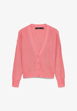 Cardigan rose à col en V avec boutons, manches longues et poignets côtelés, présentant un subtil détail en tricot près des épaules.