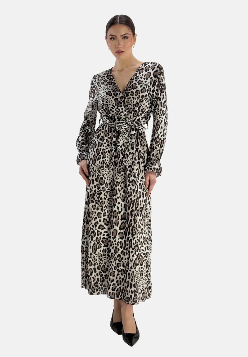 Leopardenmuster Wickelkleid mit langen Ärmeln, seidig-weicher Textur und einem Bindegürtel an der Taille. Farbe: beige und schwarz. Länge: bodenlang.