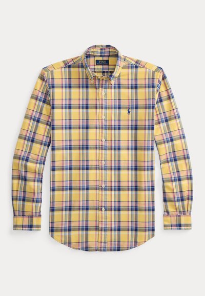 Κίτρινο καρό πουκάμισο με μακρύ μανίκι που διαθέτει μπλε, ροζ και μαύρες λεπτομέρειες, γιακά με κουμπιά και λογότυπο στο αριστερό μέρος του στήθους.