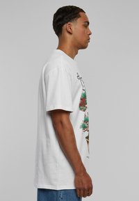 Upscale by Mister Tee BONSAI HEAVY  - T-shirts med print - white